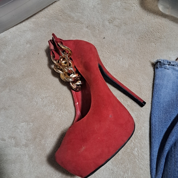 Heels - Picture 3 of 3